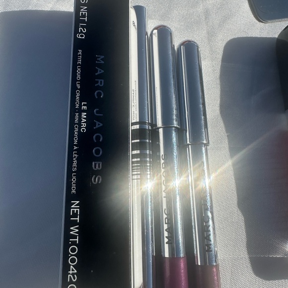 MARC JACOBS Mini Red Patent Leather Crossbody Circle Canteen Bag w/makeup - Picture 9 of 11